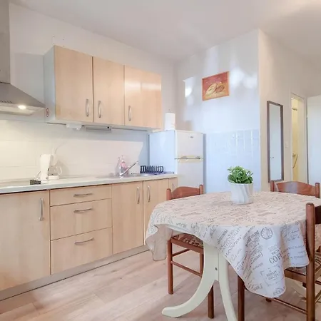 Mirjana One Apartman *